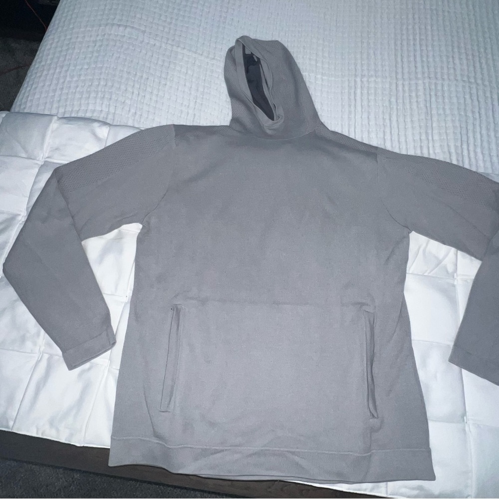 Lululemon Cascade Coast Hoodie-
Silver Drop / Anchor Color